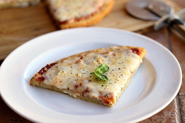 5-Ingredient Quinoa Pizza Crust - Oatmeal with a Fork
